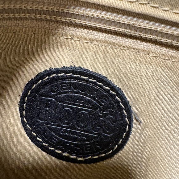 Roots Black Leather Crossbody Bag - Picture 9 of 10